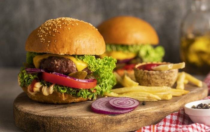 Imagen de dos hamburguesas.