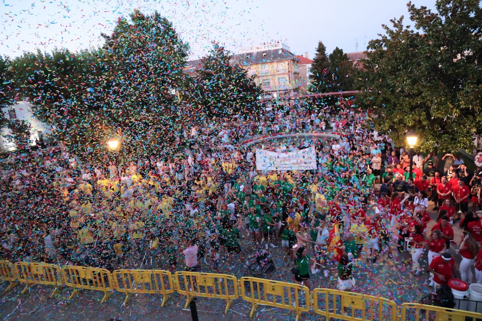 Público en la plaza de España