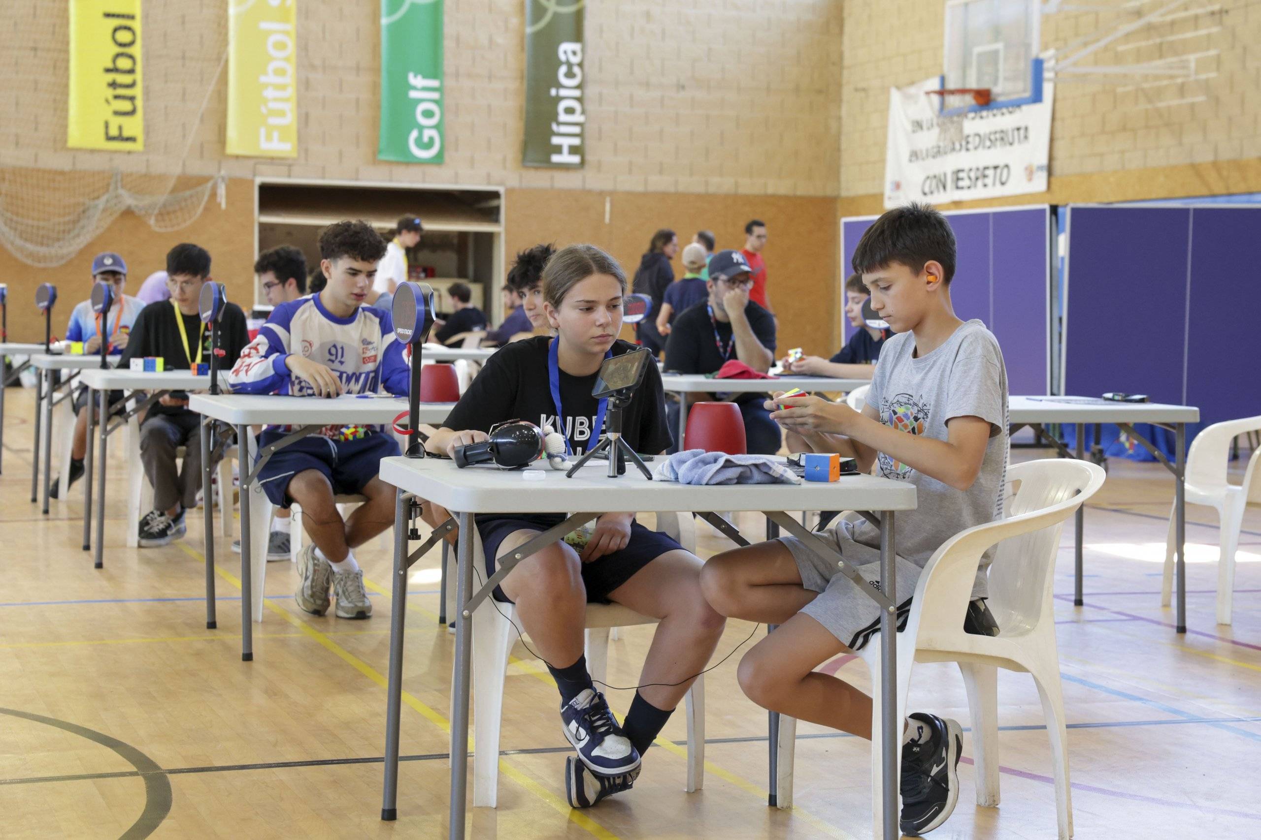 Participantes en el Villanueva Open de Rubik 2025.