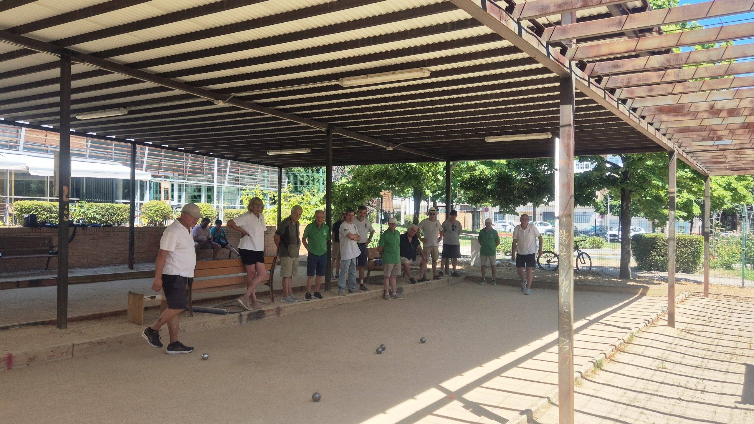 Pista de petanca del C.C. El Molino, durante el torneo.