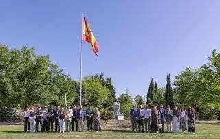 Foto de grupo de las autoridades asistentes al homenaje a Miguel Ángel Blanco.
