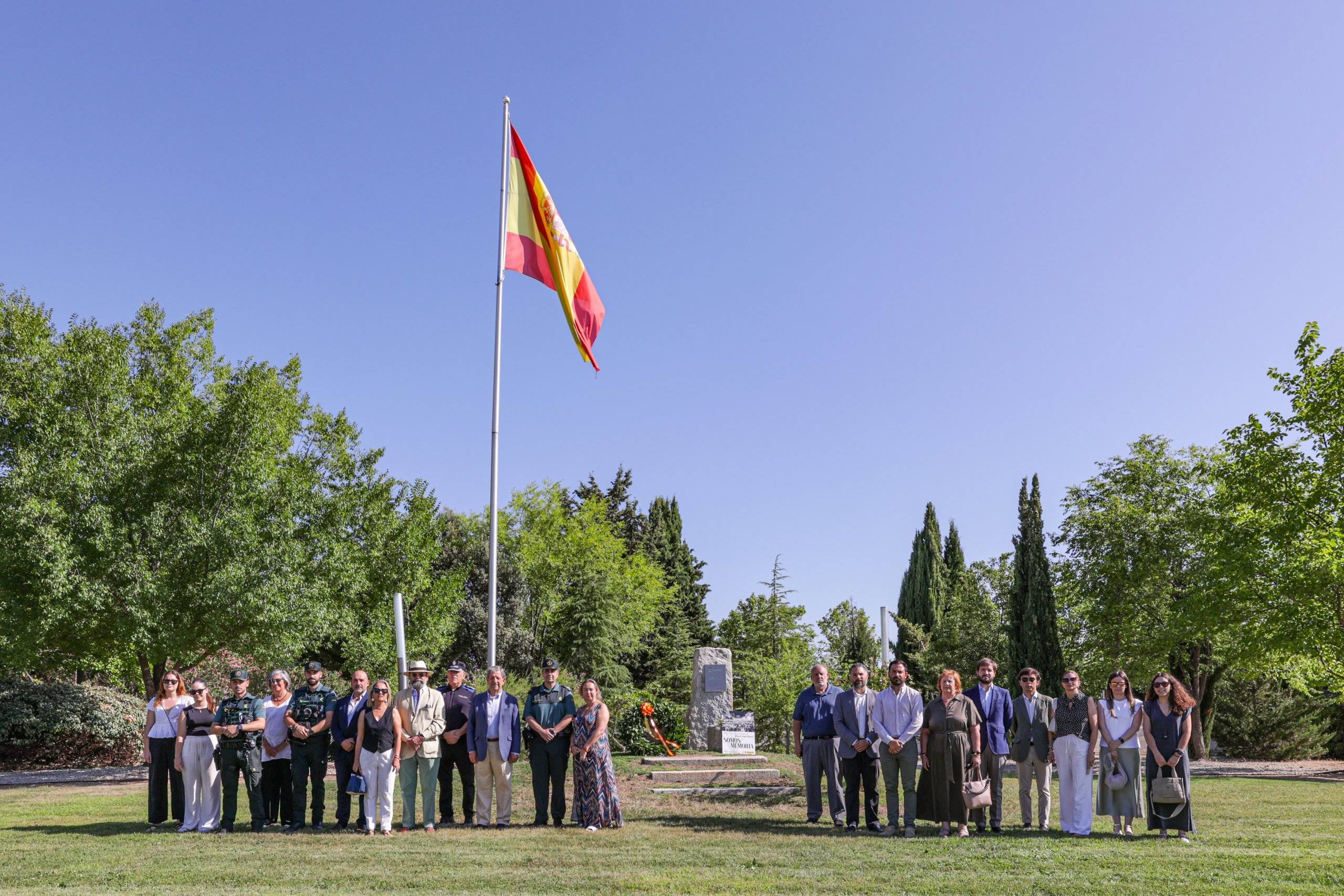 Foto de grupo de las autoridades asistentes al homenaje a Miguel Ángel Blanco. Foto de grupo de las autoridades asistentes al homenaje a Miguel Ángel Blanco.