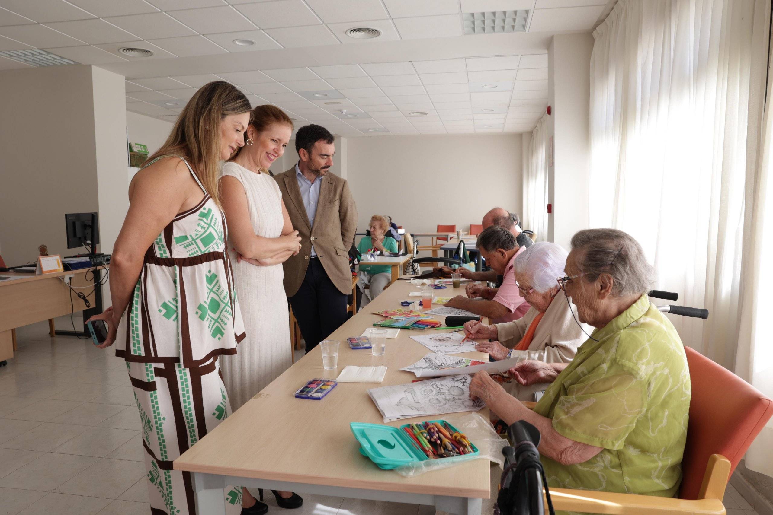 Momento de la visita de la consejera a la residencia Bouco Villanueva.