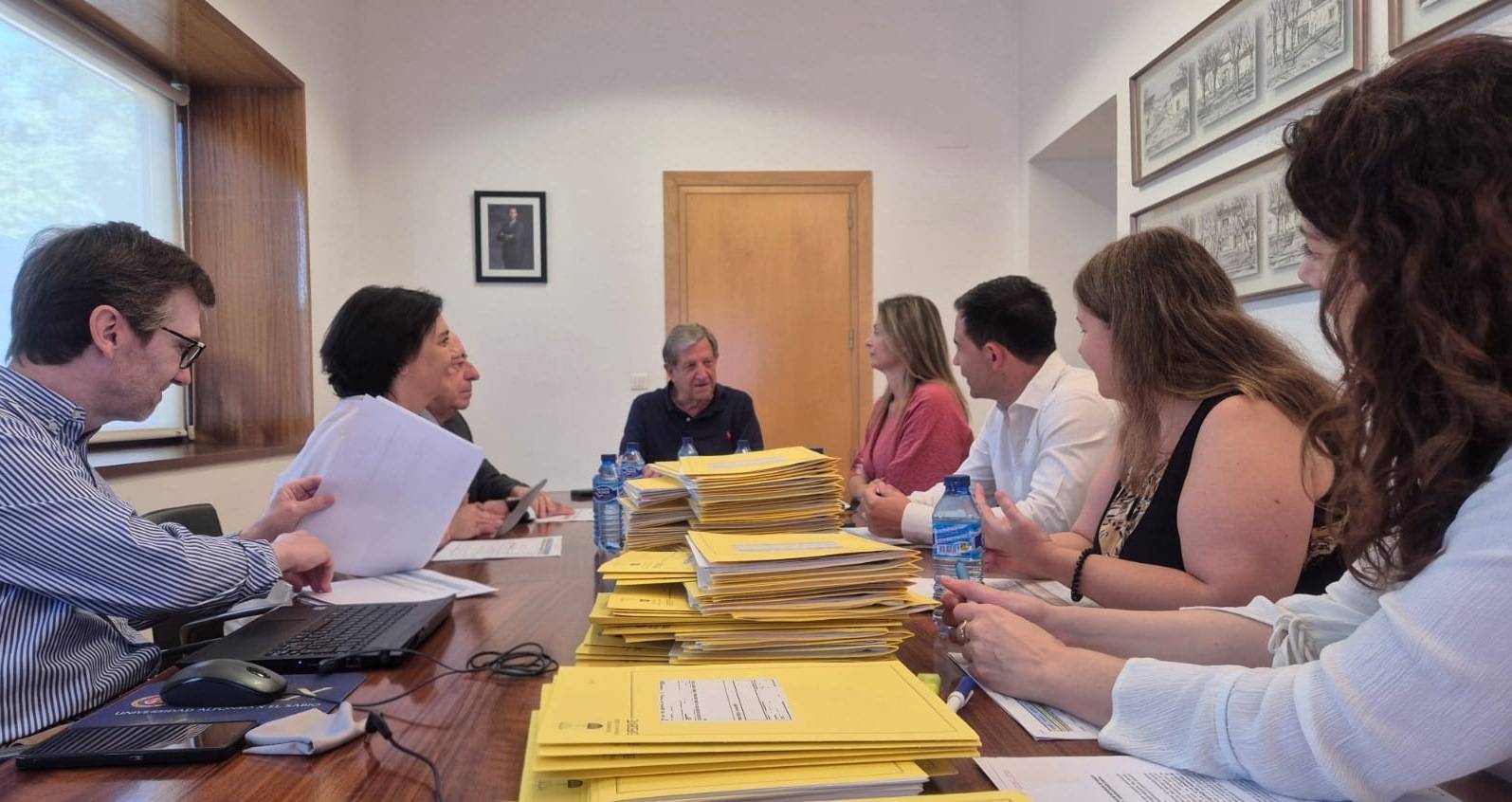 Comisión de Valoración de Becas del Ayuntamiento y la Universidad Alfonso X el Sabio. Comisión de Valoración de Becas del Ayuntamiento y la Universidad Alfonso X el Sabio.