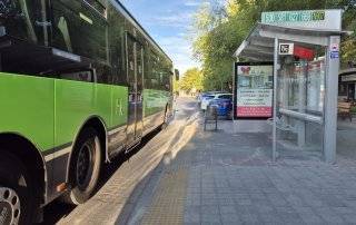 Imagen de una parada de autobús en la calle Cristo.