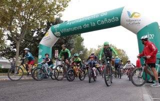 Salida de una de los circuitos de la fiesta de la bicicleta.