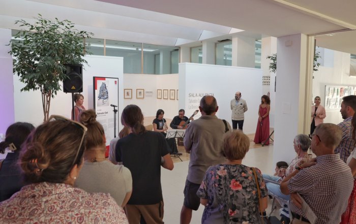 Imagen de la inauguración de las exposiciones en el C. C. La Despernada.
