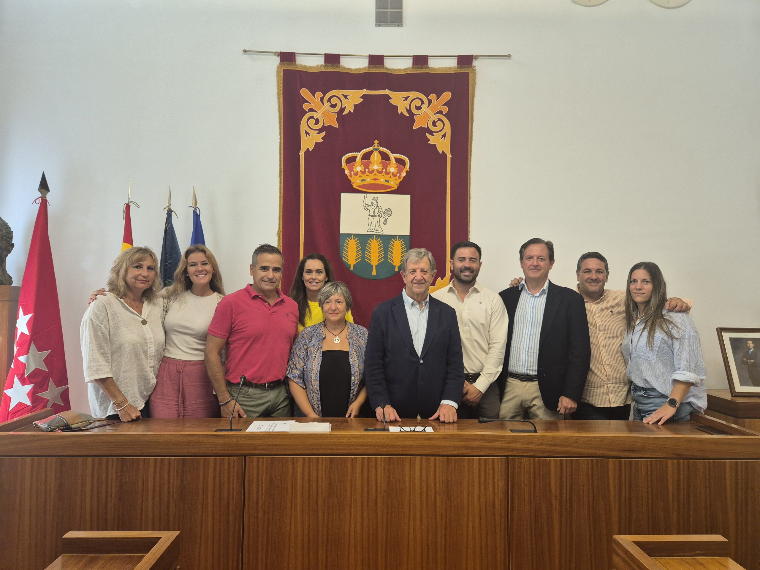 Foto de familia de la entrega de recaudación de Fiestas Patronales 2025. Foto de familia de la entrega de recaudación de Fiestas Patronales 2025.