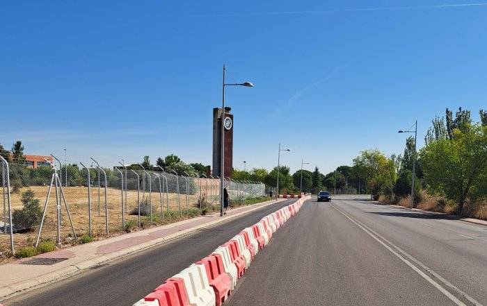 Imagen de los trabajos que se están realizando de ampliación de la senda ciclable.