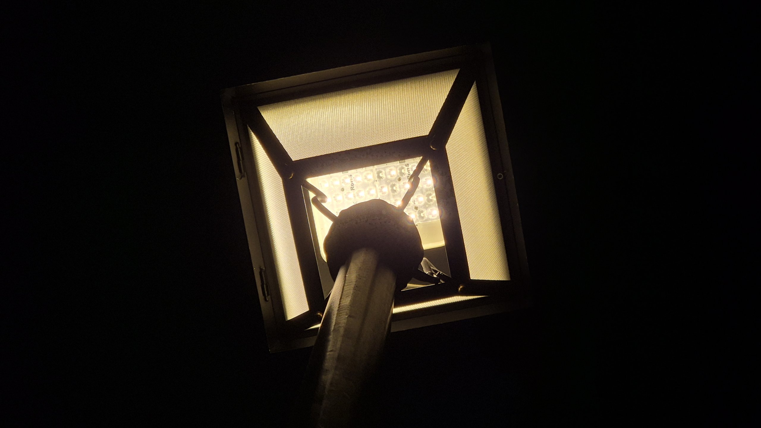 Farola con luz LED.