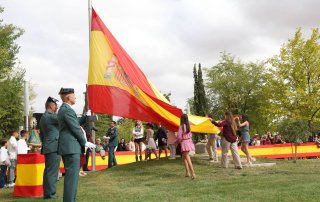 Imagen del izado de bandera.
