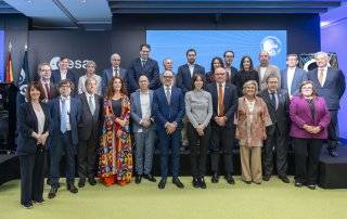 Foto de familia de la celebración del 50.º aniversario de la ESA.
