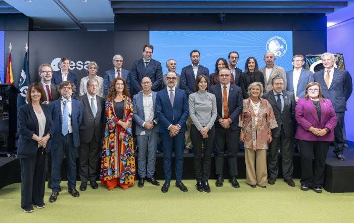 Foto de familia de la celebración del 50.º aniversario de la ESA.
