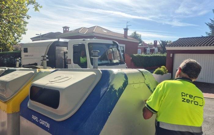 Trabajos de reparación y mantenimiento de los contenedores de residuos.