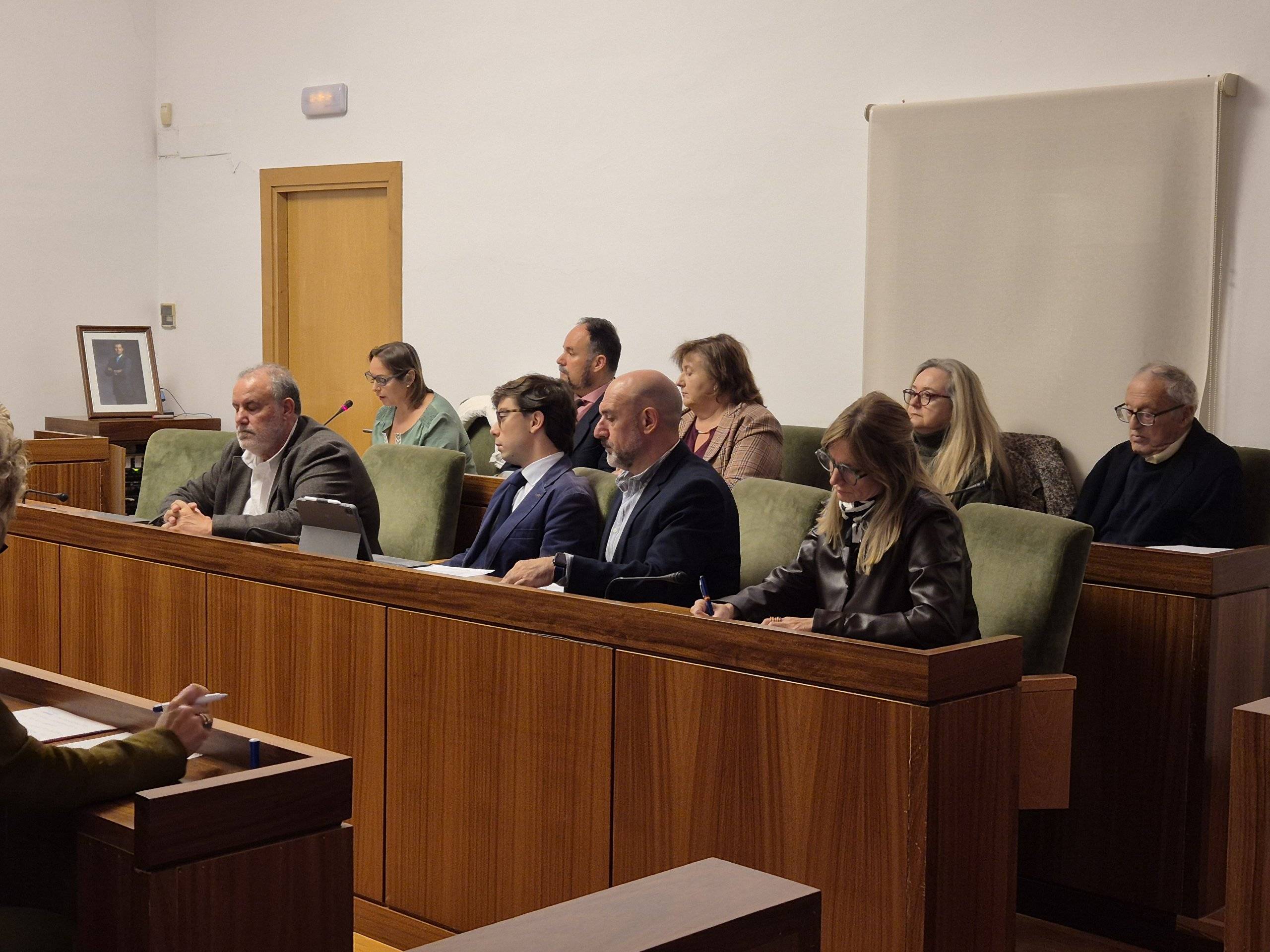 Bancada de concejales en el Salón de Plenos.
