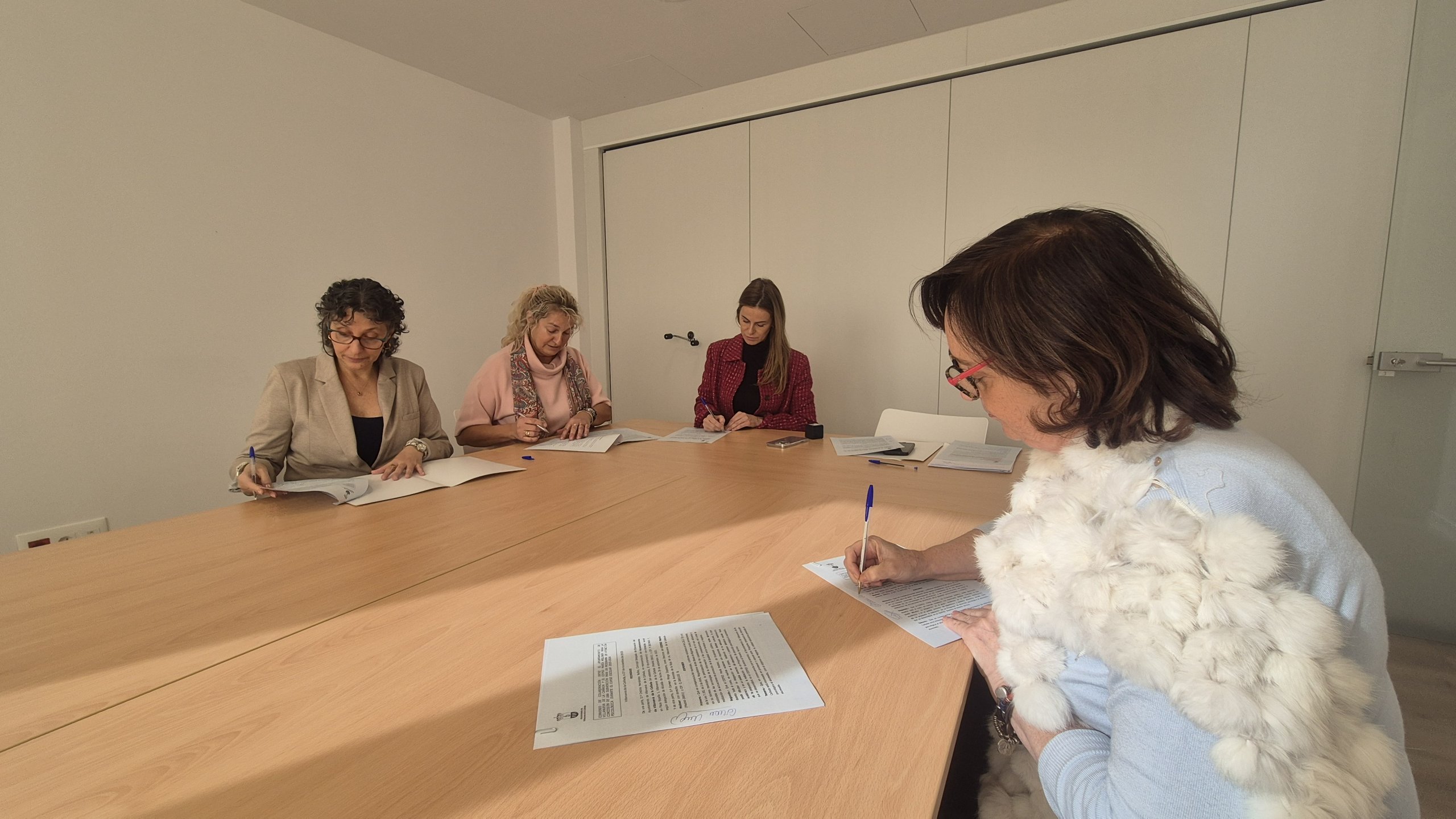 Imagen de la firma de convenio.