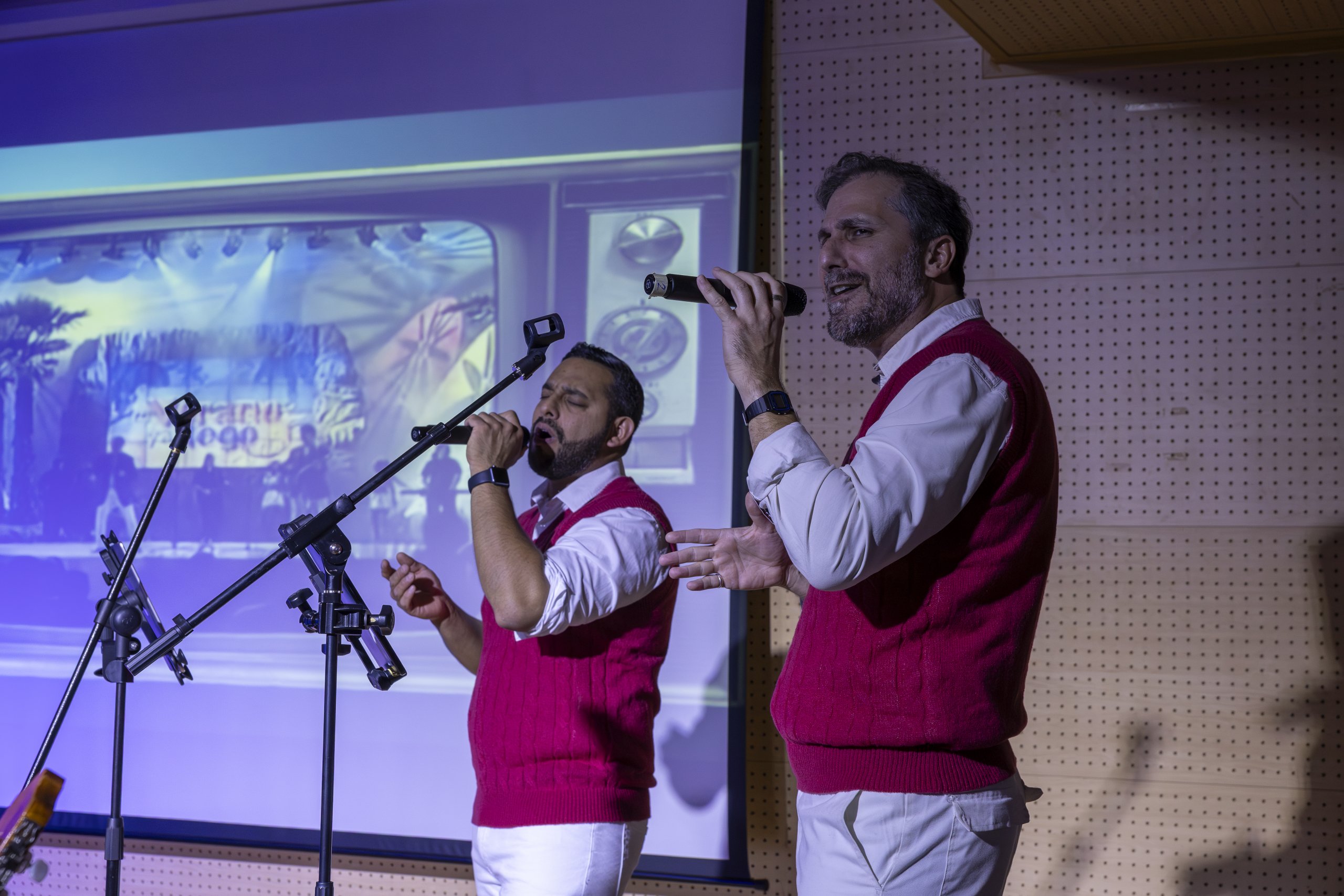 Interpretación musical a cargo de Israel Osses y Pedro Joma.