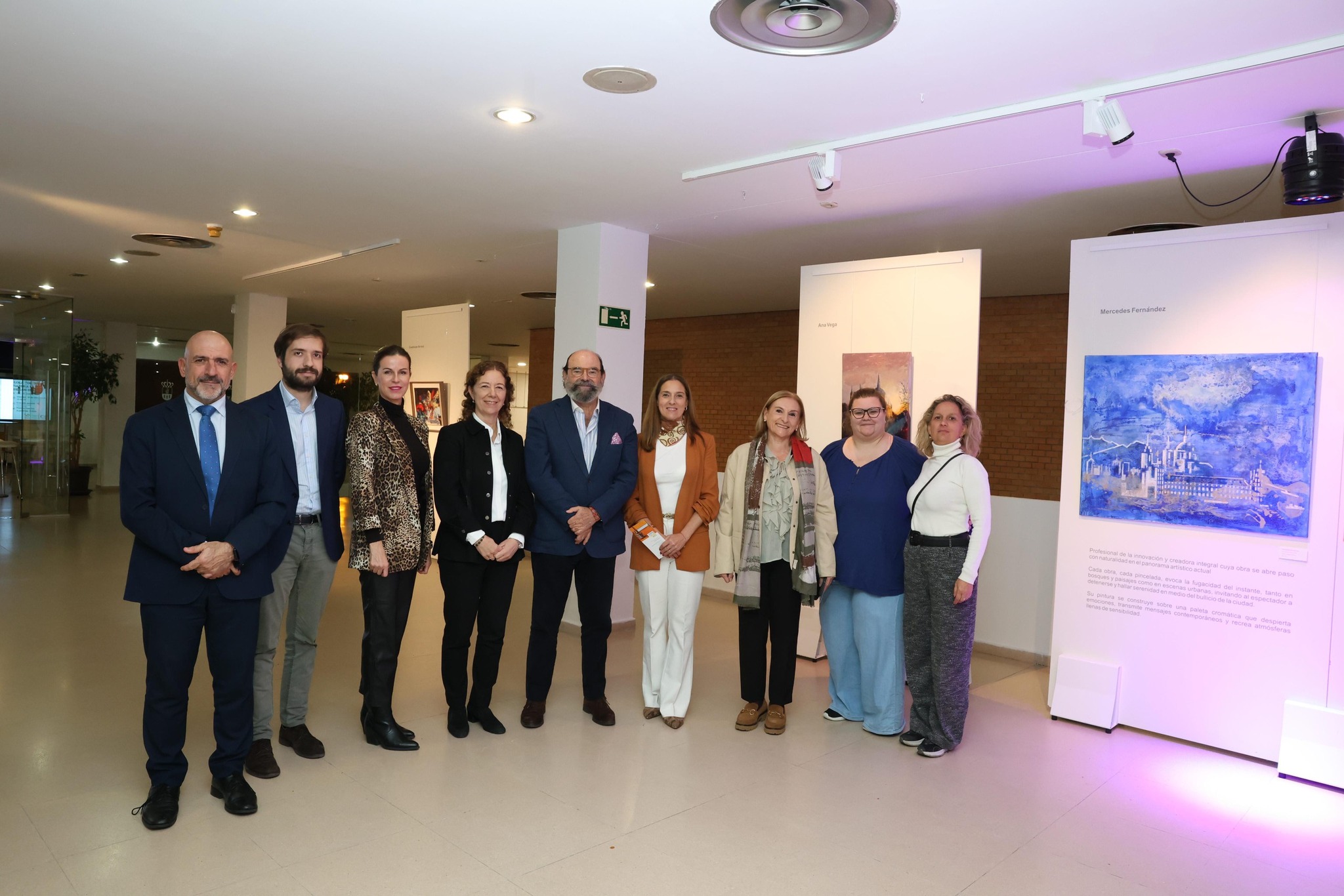 Concejales junto a las artistas en la inauguración.