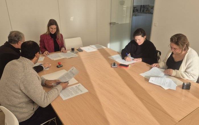 Imagen de la firma de convenios.