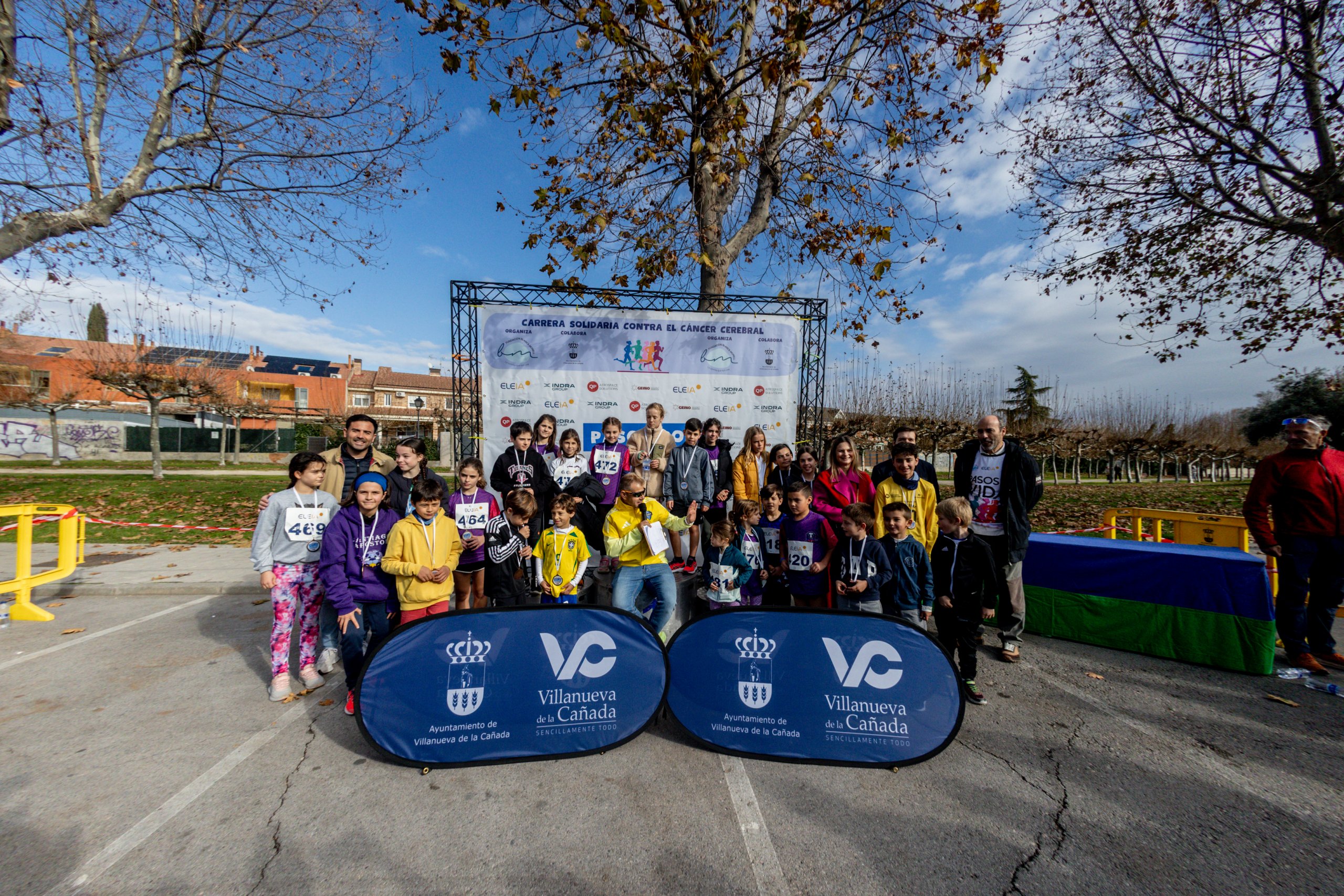 Podio de las carreras infantiles.