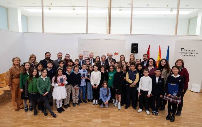 Foto de familia del acto con motivo del Día de la Constitución.