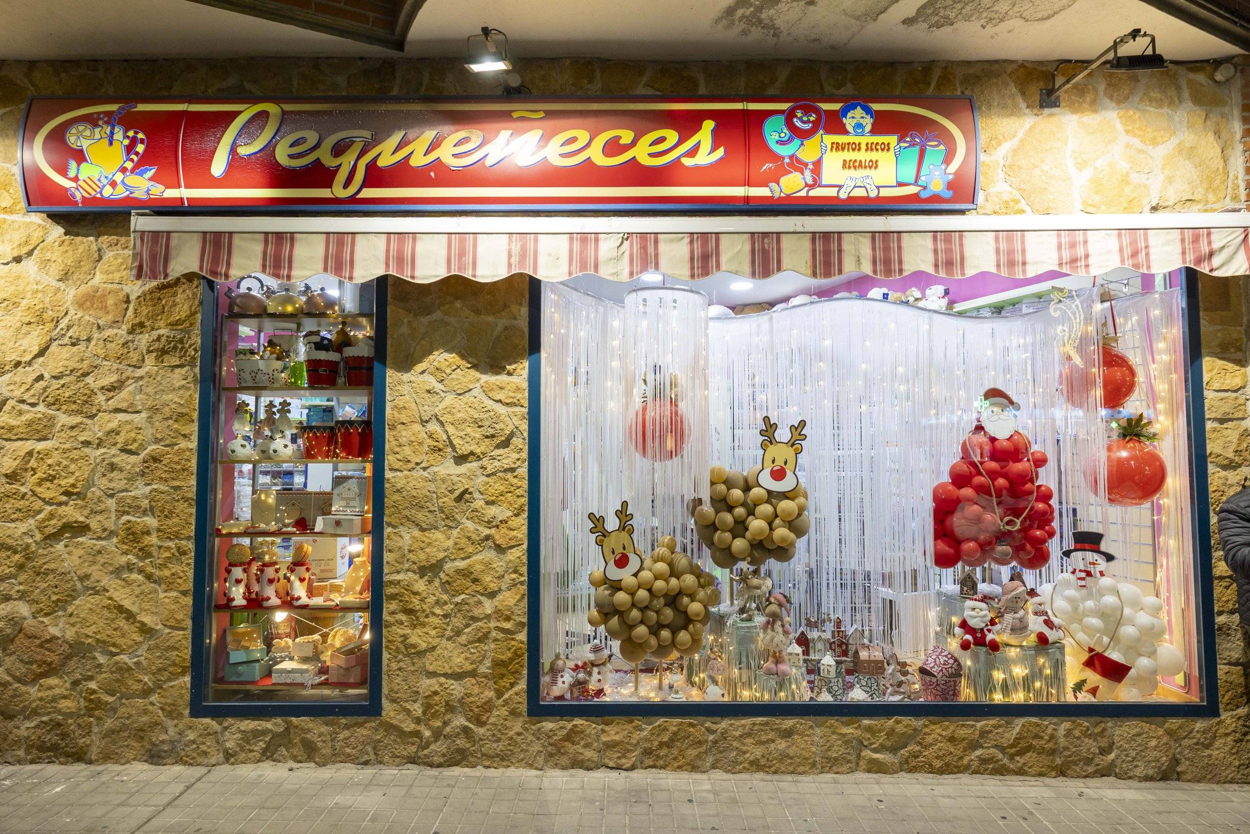 Escaparate Pequeñeces.