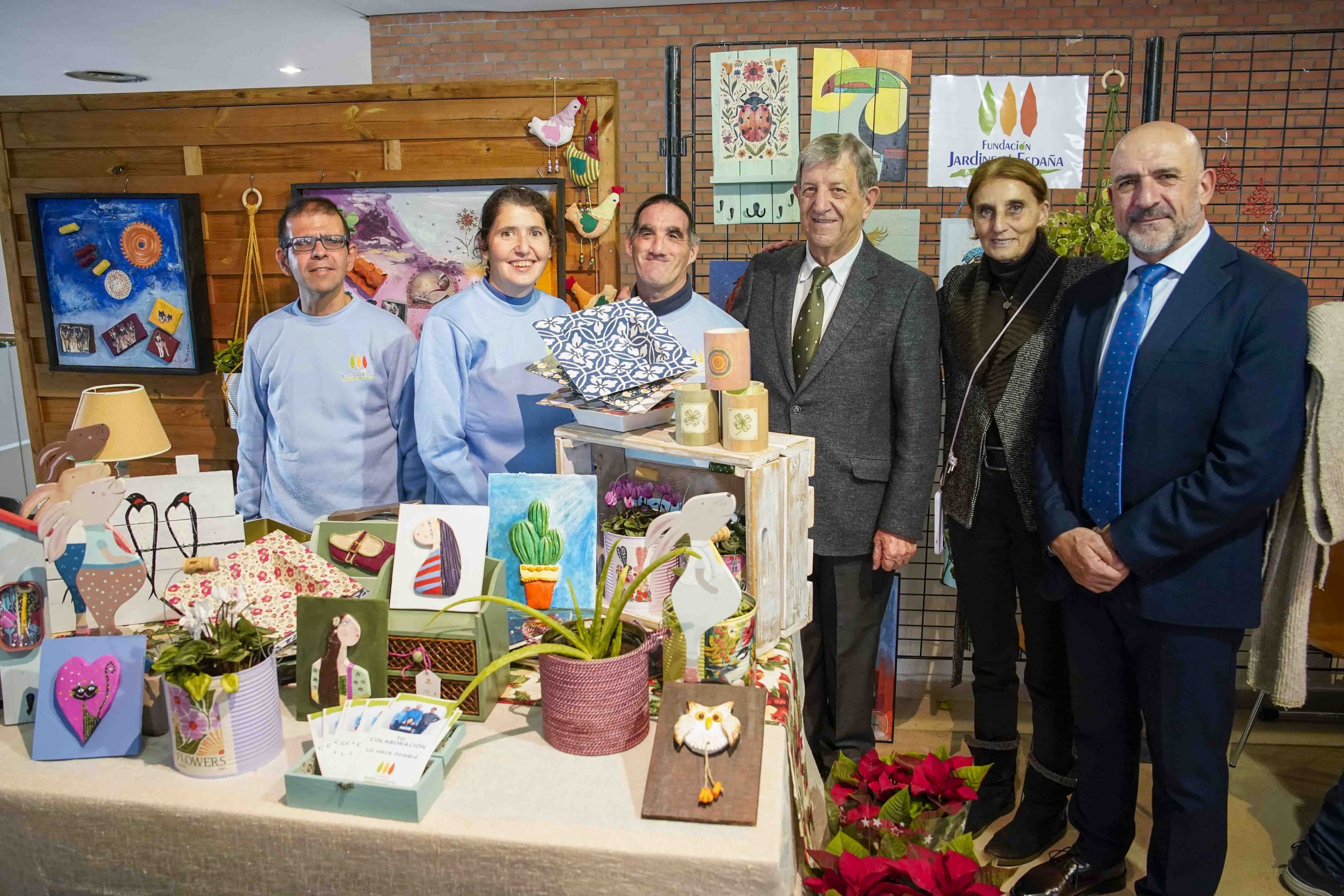 El alcalde y el concejal junto a miembros de la fundación Jardines de España.
