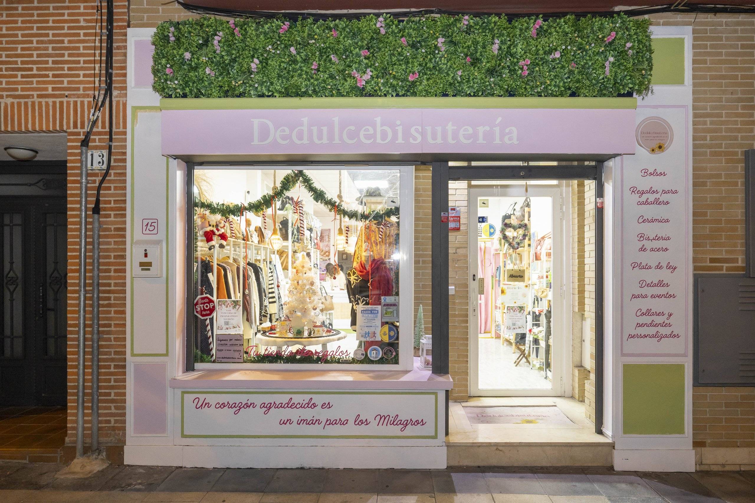 Escaparate Dedulcebisutería.