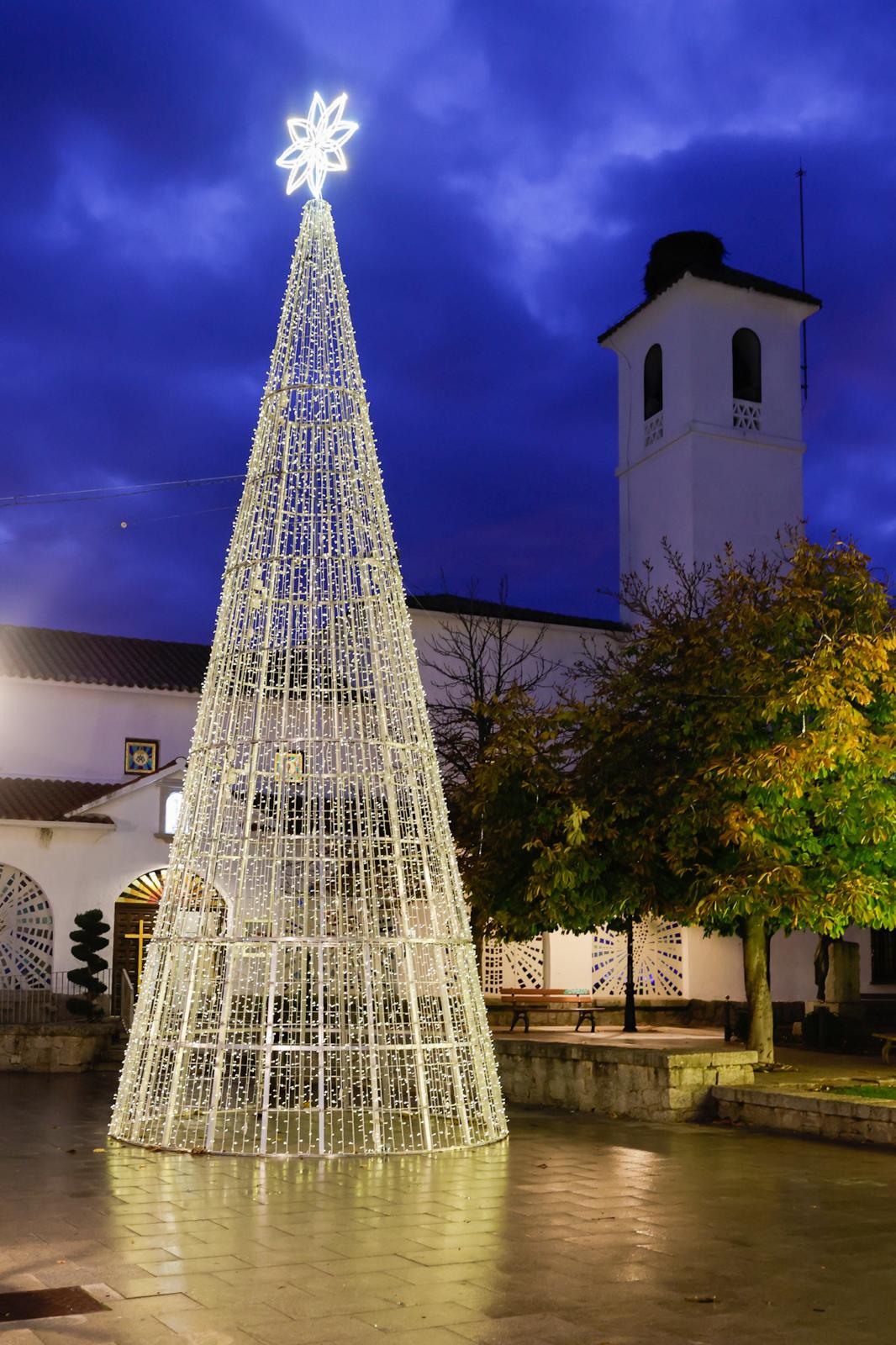 Árbol de luces en la plaza de España.