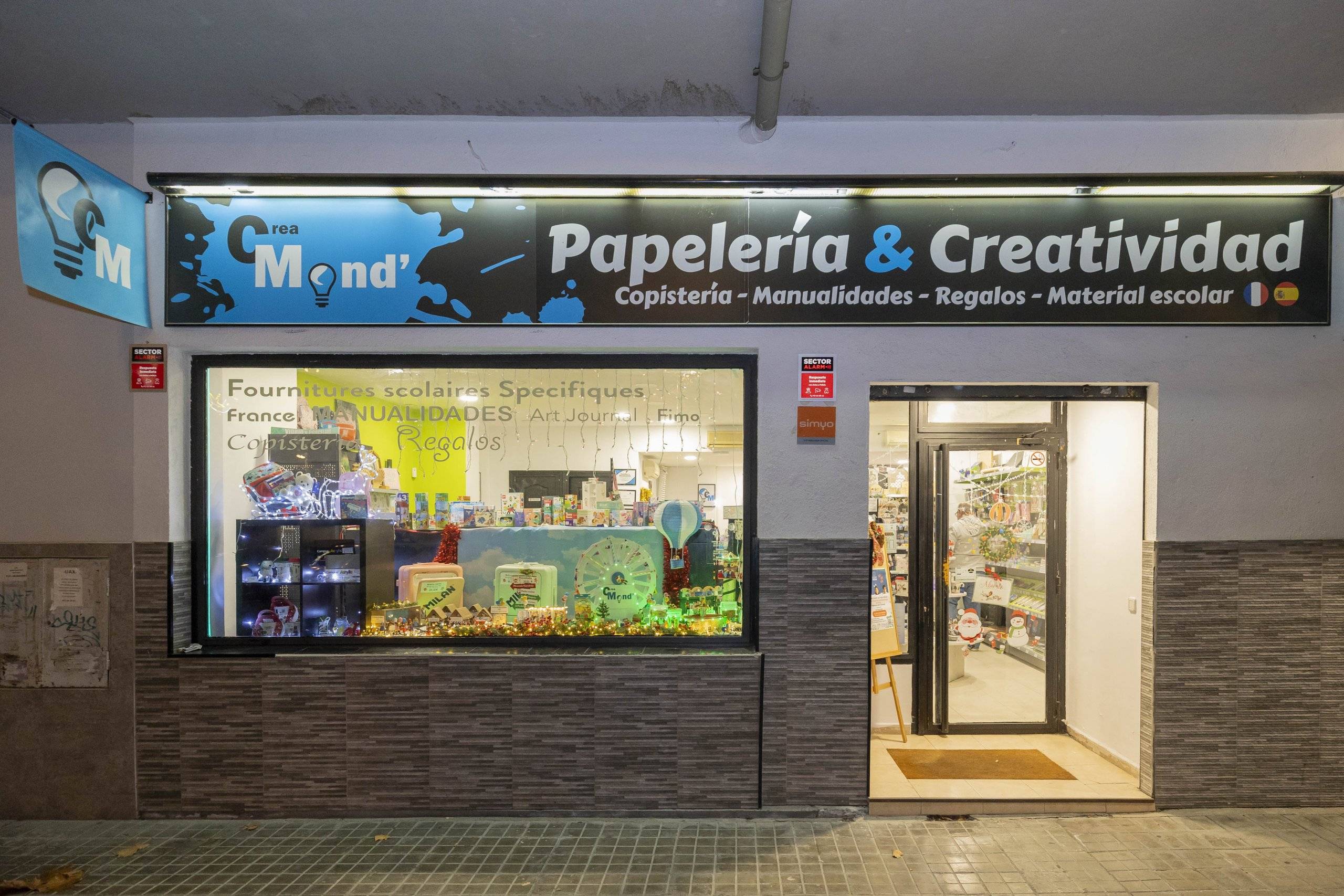 Escaparate CreaMond.