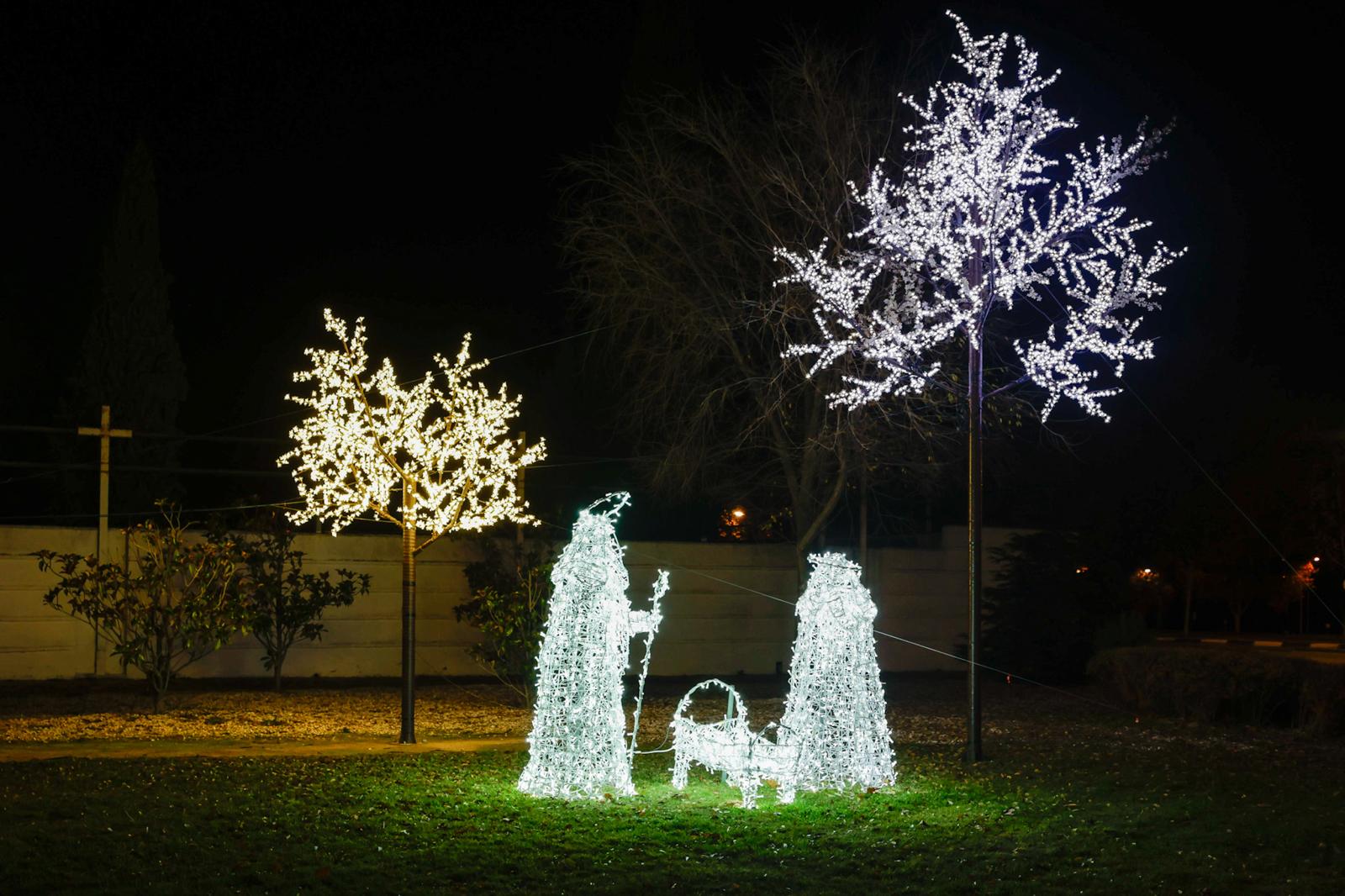 Belén de luz en la Glorieta Víctimas del Terrorismo.