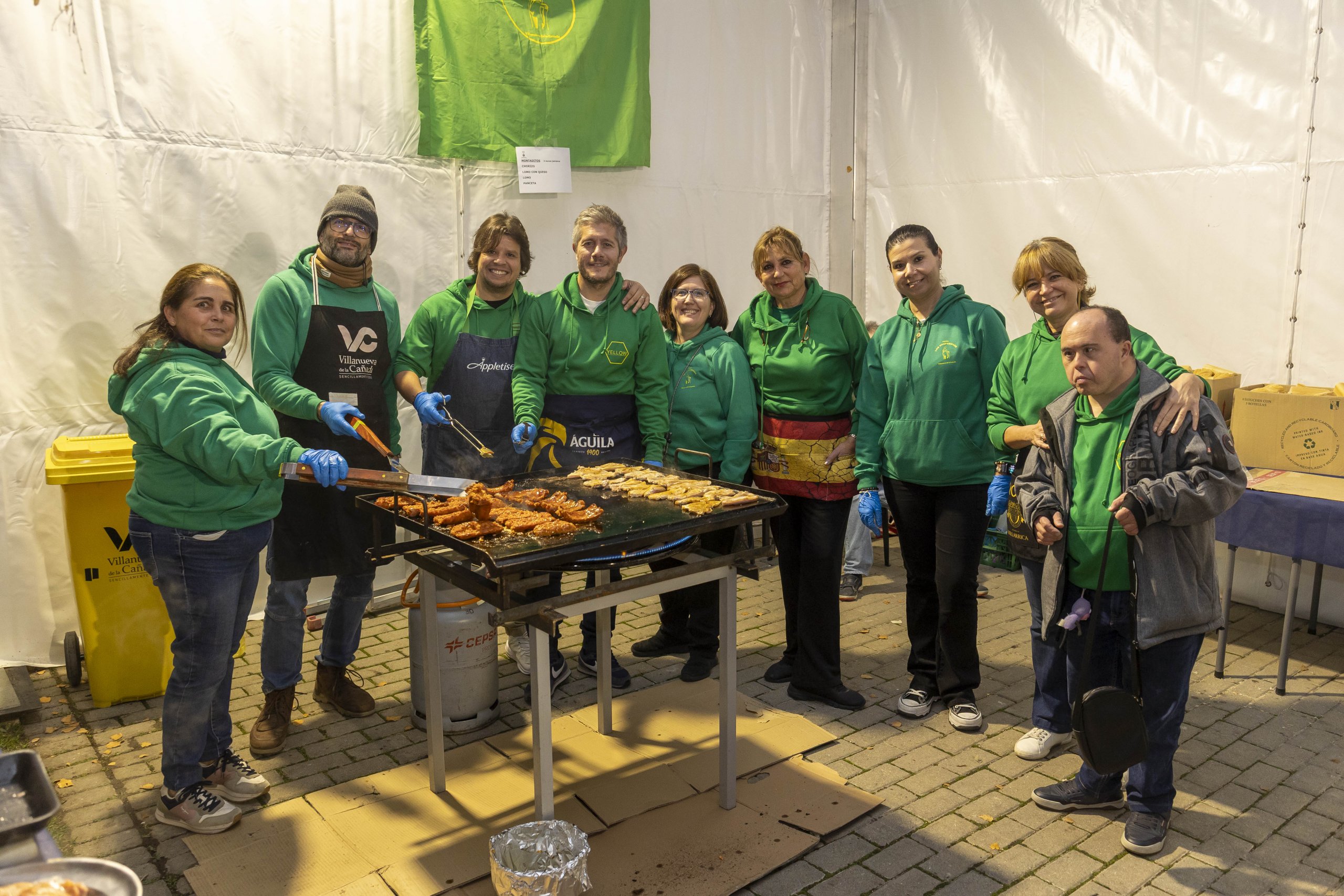 Montaditos ofrecidos por la peña Los Despernaos.