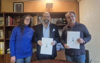 El concejal de Cultura, Jesús Fernando Agudo, así como el presidente de la Asociación UPS Teatro Musical Jesús Alberto Estrada Carrillo, y la secretaria de la asociación, Pilar García.