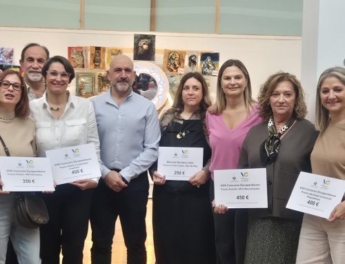 Entrega de premios a artesanos y comerciantes de los concursos navideños