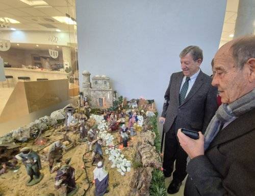 El C.C. El Molino acoge el belén de la Asociación de Mayores