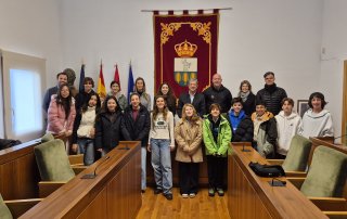 Foto de familia de la visita de alumnos de intercambio de La Cañada Flintridge con el colegio SEK-El Castillo.