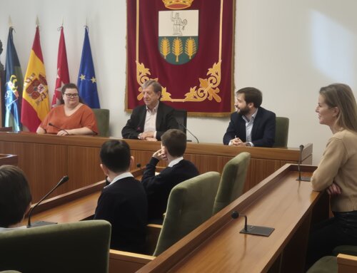Alumnos del Colegio SEK-El Castillo visitan el Ayuntamiento