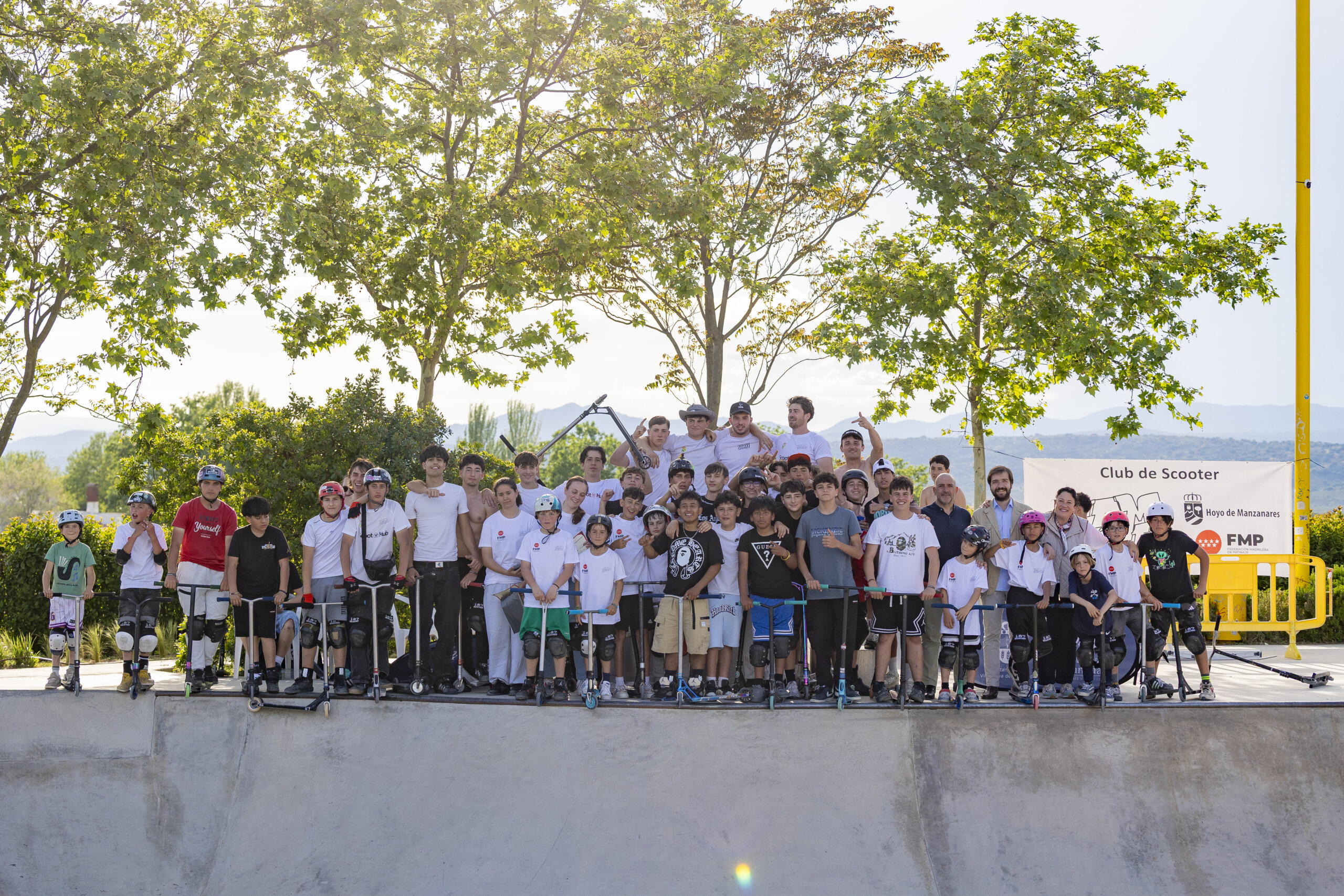 Imagen del grupo de participantes en el Campeonato de Scooter.