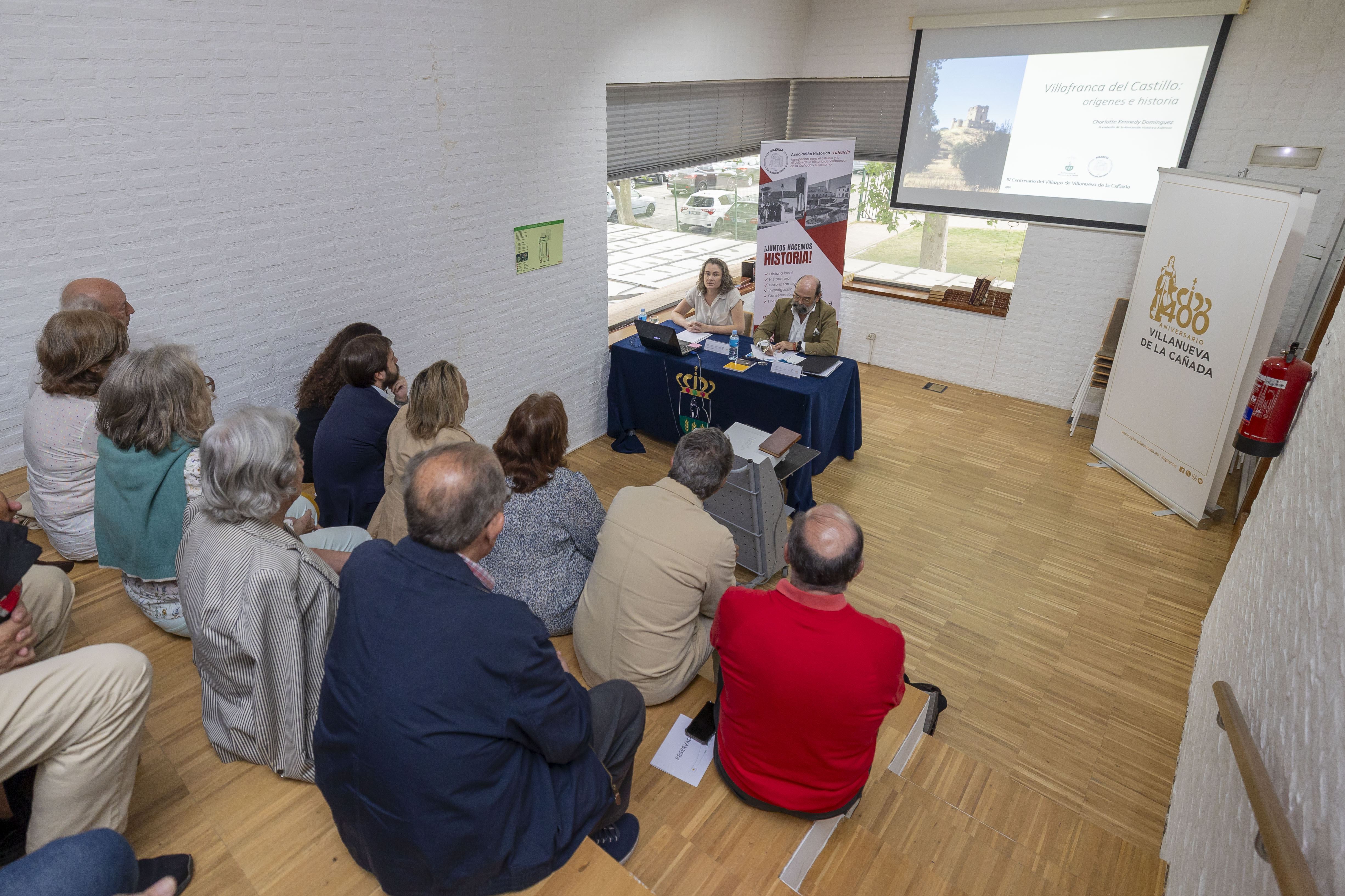 Conferencia en el auditorio de la Biblioteca Municipal.