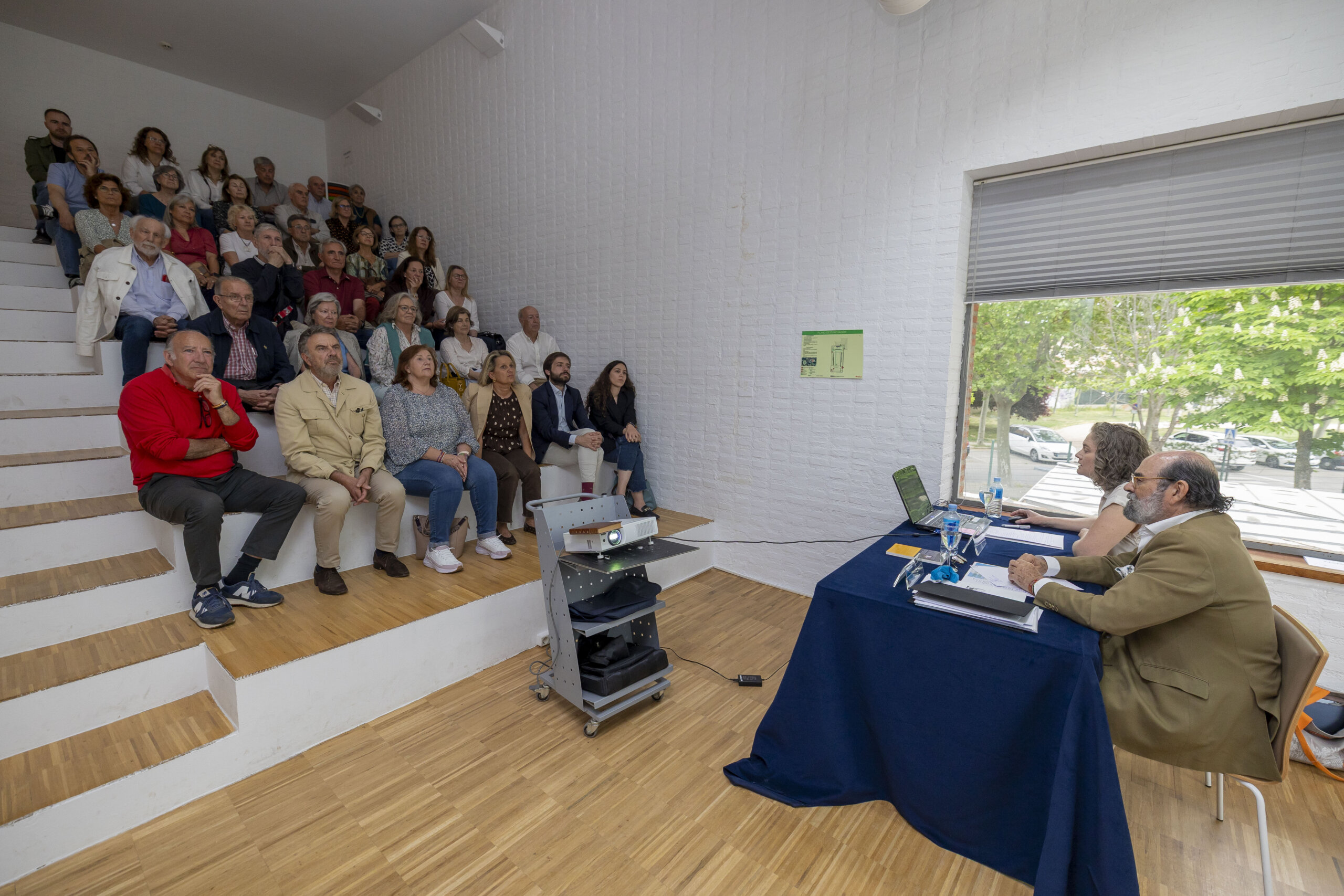 Público escuchando la conferencia.