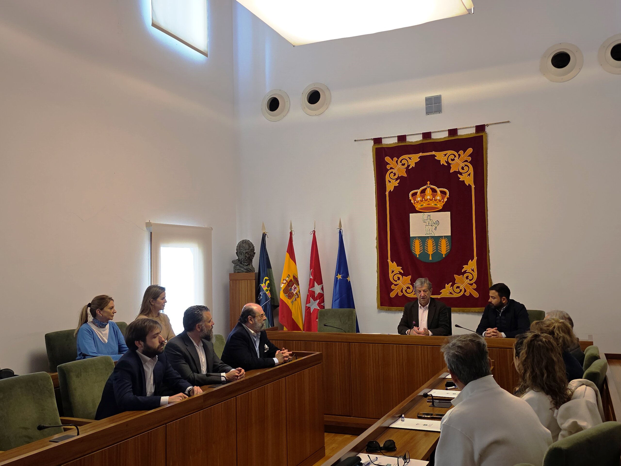 Momento de la firma del convenio.