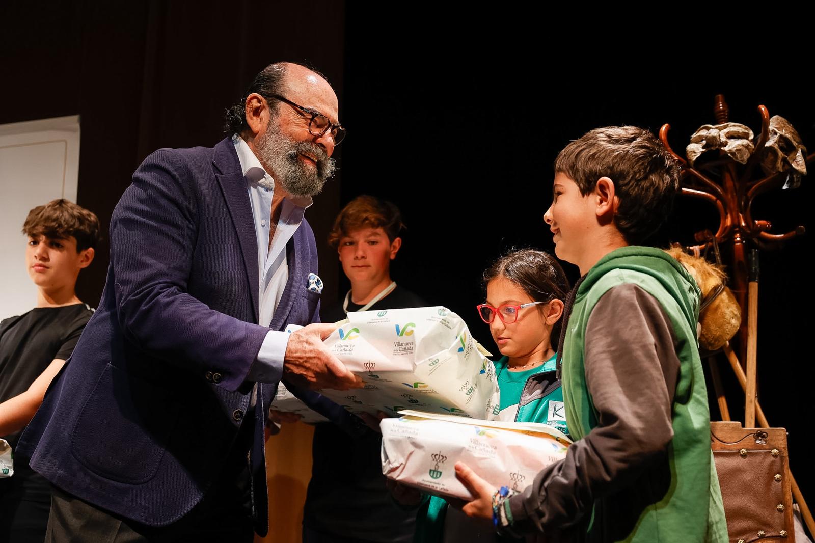 El concejal de Cultura, Fernando Agudo, en la entrega de premios del XXXIV Concurso de Cuentos Infantil y Juvenil.