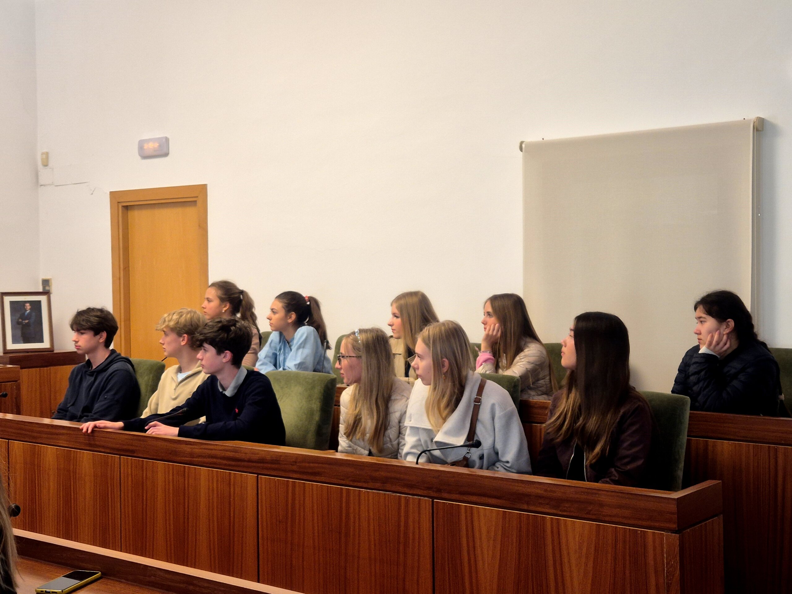 Estudiantes de intercambio en el Salón de Plenos.