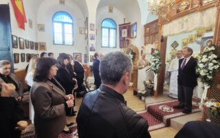 Imagen del alcalde en la misa celebrada en la Parroquia Ortodoxa Rumana