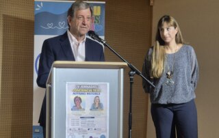 El alcalde, Luis Partida, y la presidenta de la Asociación Conciencia TEA, Irene Ceza, en la inauguración de las V Jornadas Conciencia TEA.