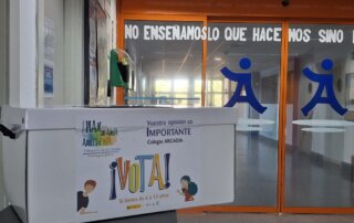 Urna instalada en el colegio Arcadia.