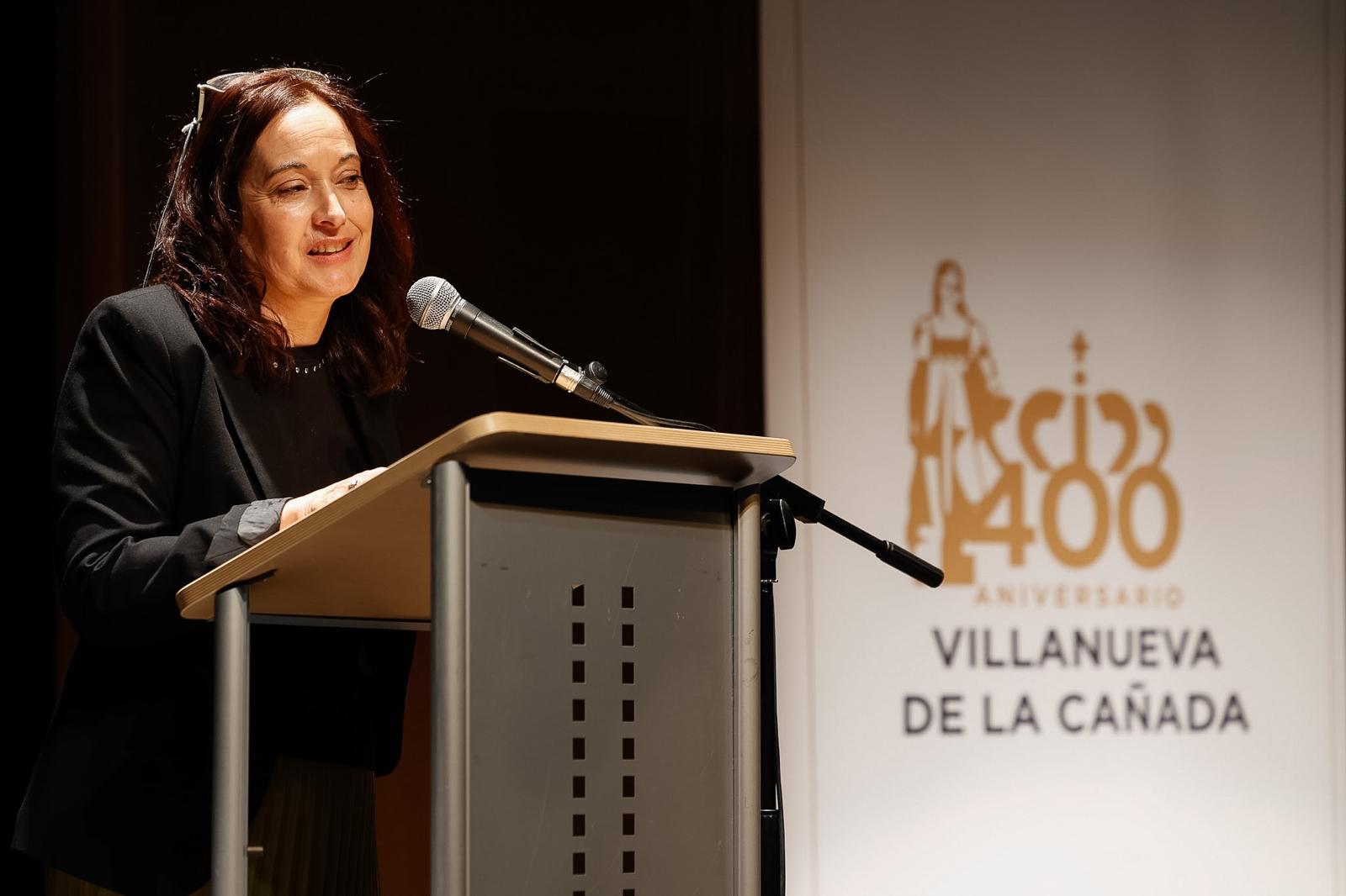 La directora de la Biblioteca F. Lázaro Carreter, en la entrega de premios.