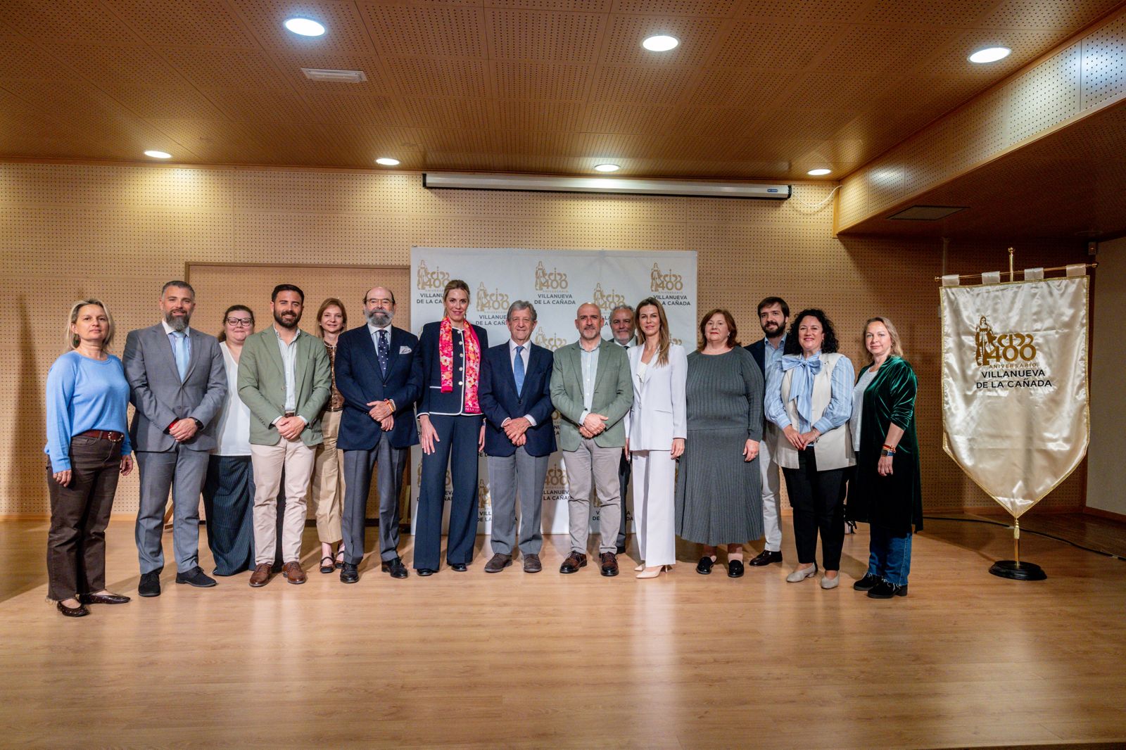 El alcalde de Villanueva de la Cañada y concejales junto a la alcaldesa de Pozuelo de Alarcón.