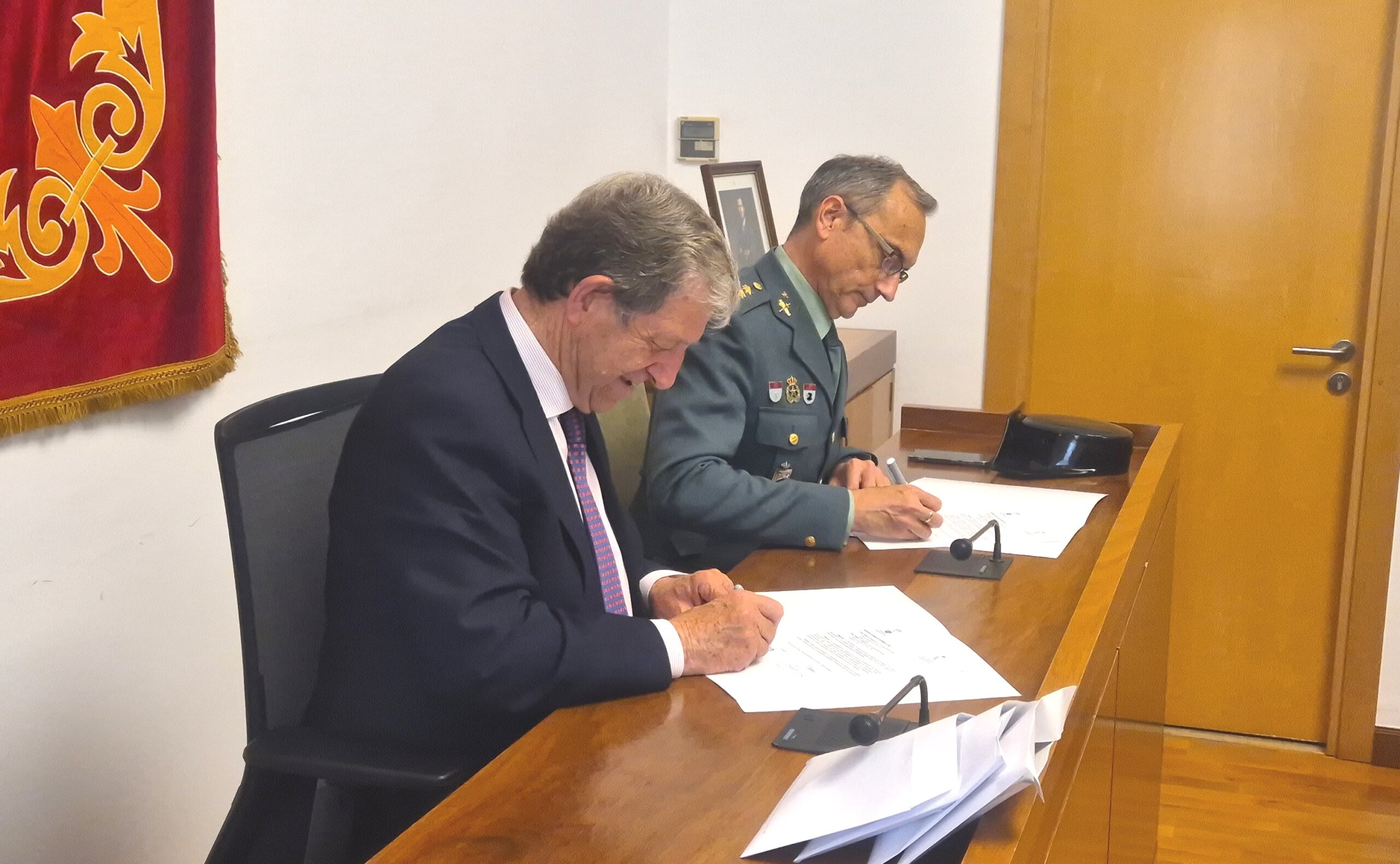 Momento de la firma.