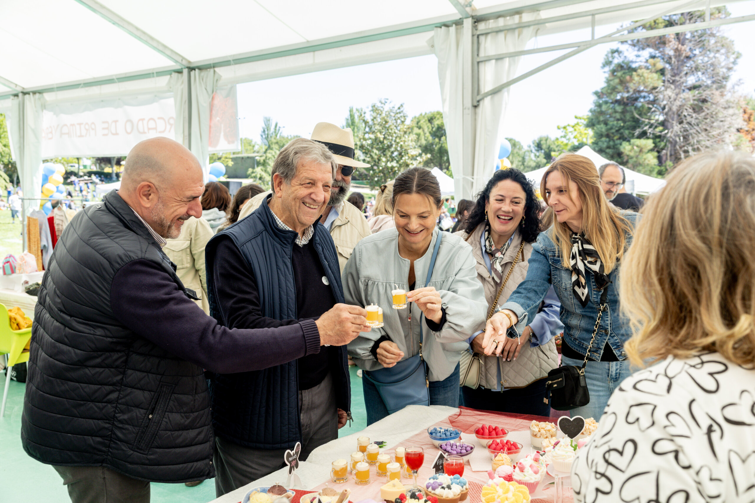 Autoridades locales en el Mercado de Primavera, en San Isidro 2026.